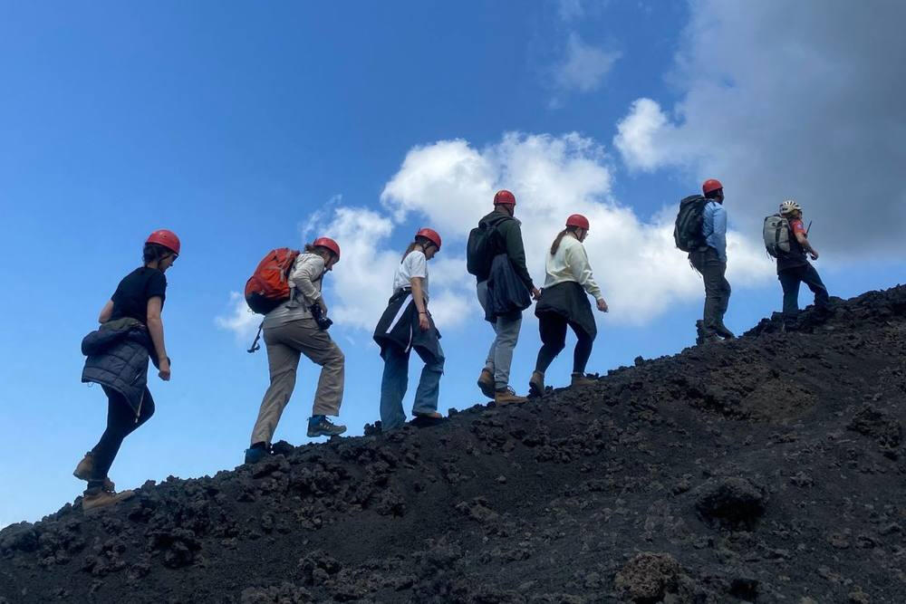 Trekking 3000 metri Trekking Etna 3000 m con vista crateri spenti